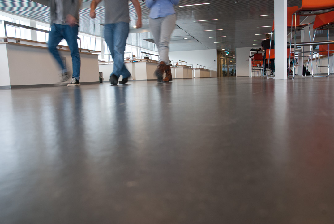 På IT-Hjørnet i Aarhus kan høje hæle gå i fred, for der er tænkt på lys, lyd og luft fra begyndelsen